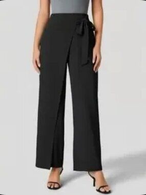 NWTs Black Halara High Waisted Tie Side Invisible Zipper Wide Leg Pants - Small.